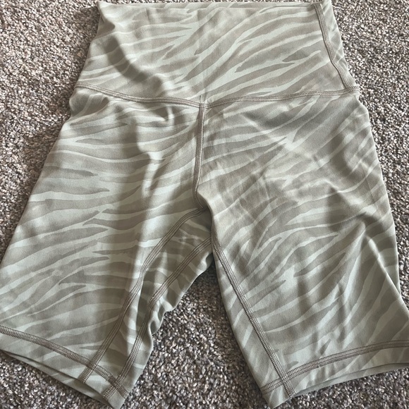 Lululemon Bike Shorts - Picture 5 of 7